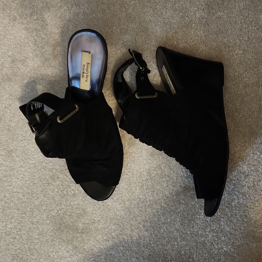 Simply Vera Vera Wang Wedge Heeled Black Dressy Sandals Size 9M